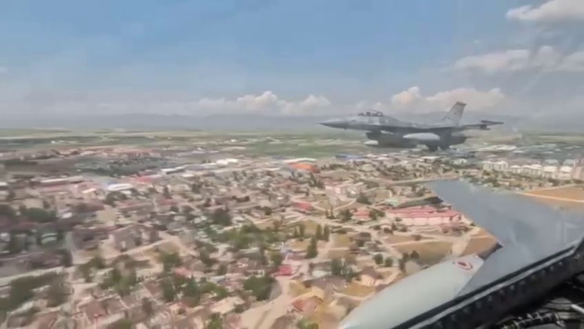F-16'ların Selamlama Uçuşu Göz Doldurdu