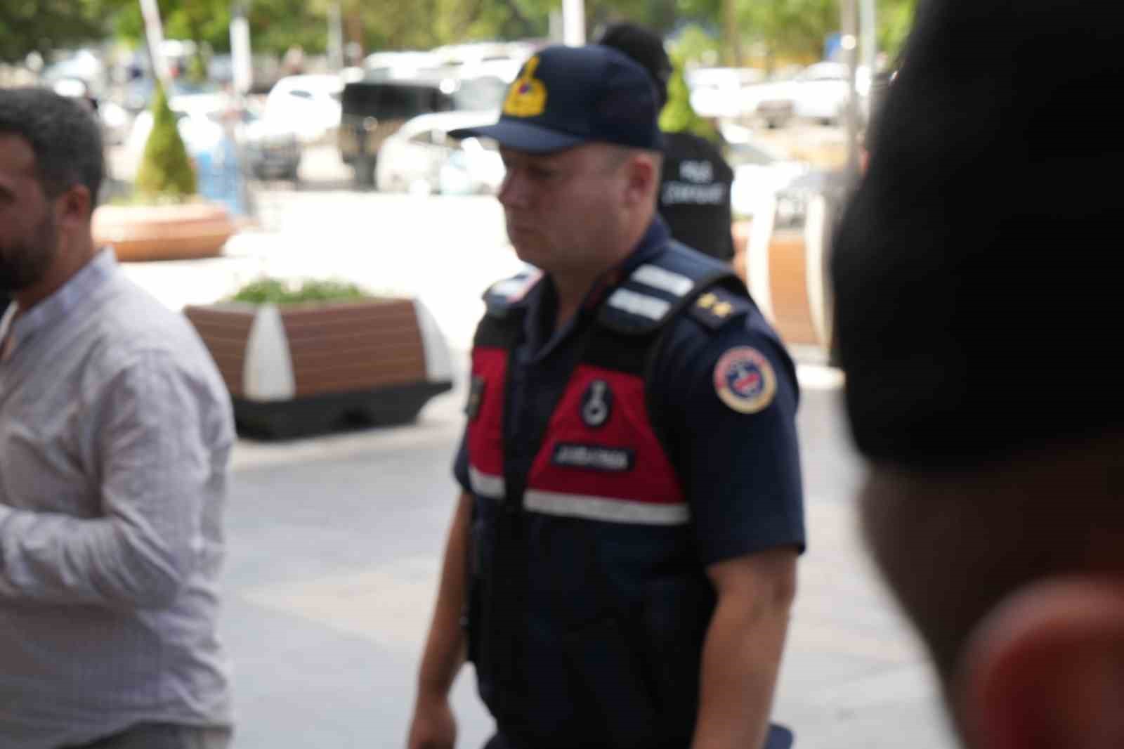 Gülistan Doku Soruşturmasında Yeni Gelişmeler: Eski Valinin Koruma Polisi Adliyeye Getirildi