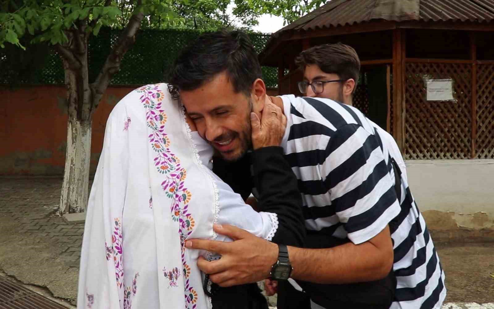 Bağcılar'da Yolda Bulunan Cüzdan, Yaşlı Kadının Yüzünü Güldürdü