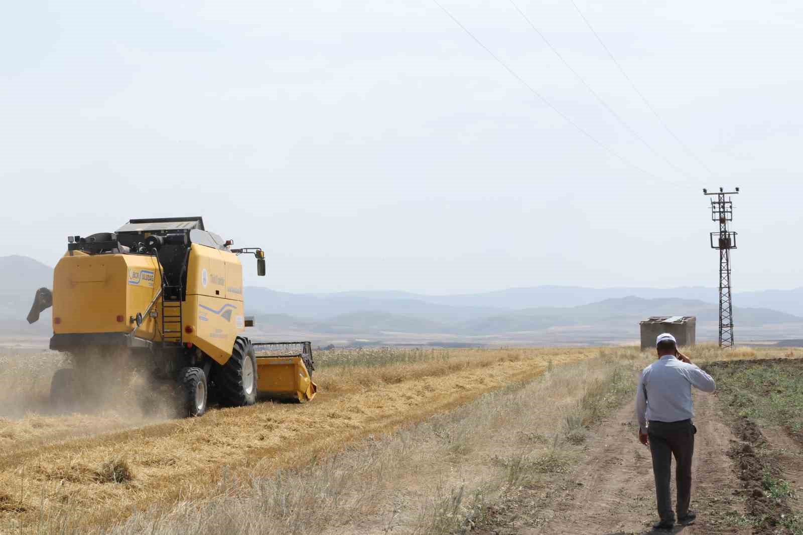 Erzurum'da Çiftçiye Biçerdöver Desteği: Toprağın Dili Bereket
