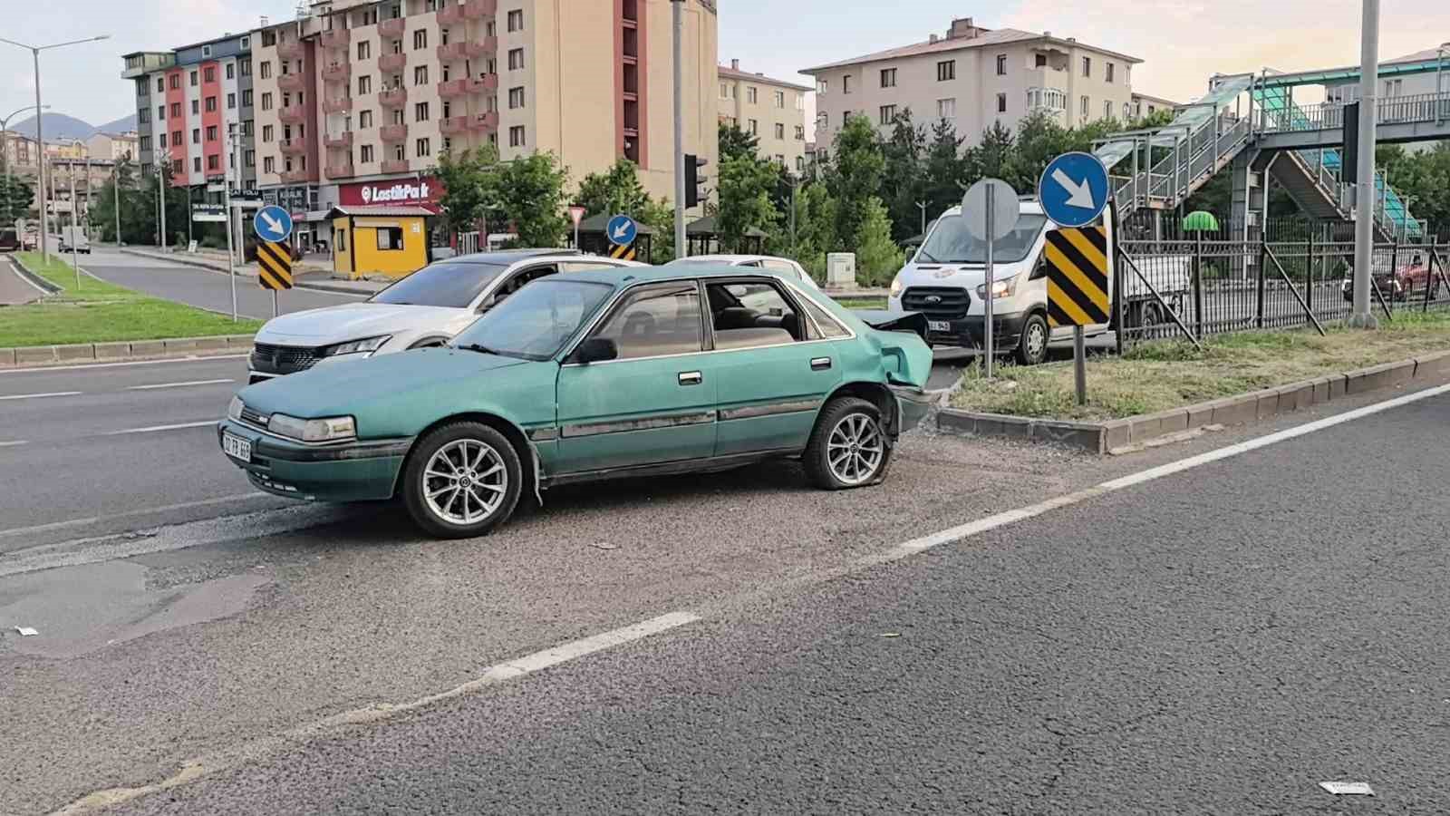 Erzurum'da Zincirleme Trafik Kazasında 3 Kişi Yaralandı