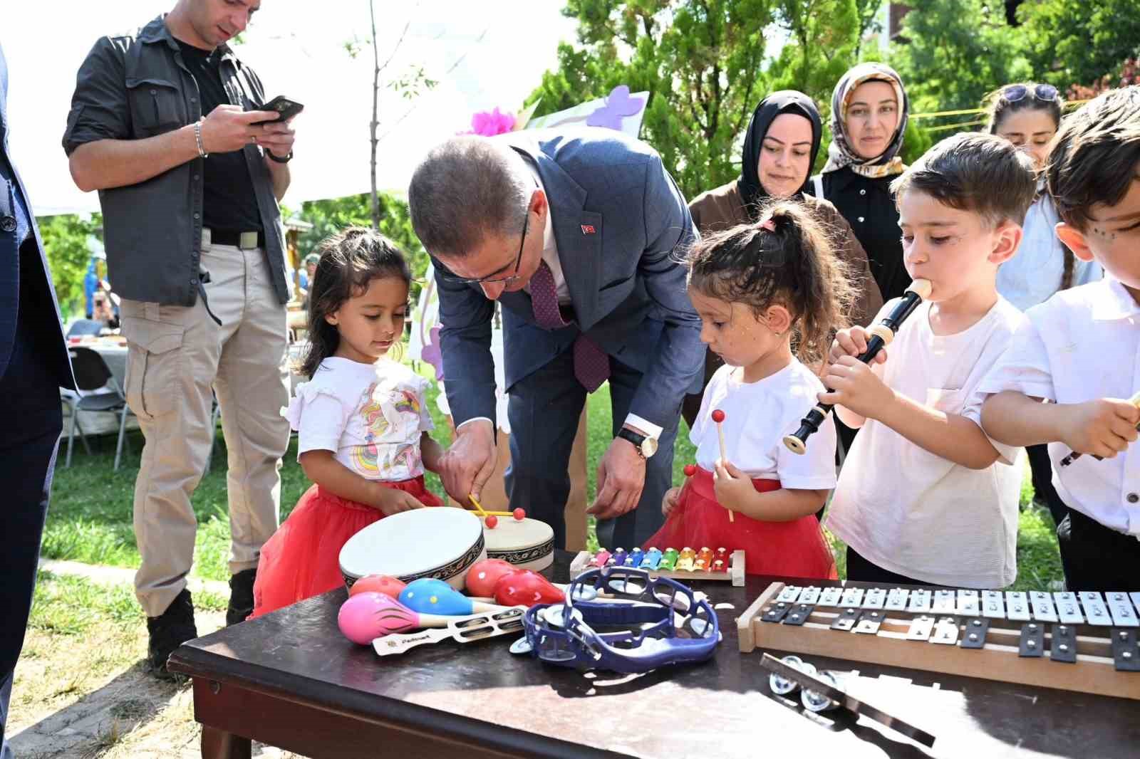 Vali Baruş, Aile Destek Merkezi'nin Sergisini Açtı