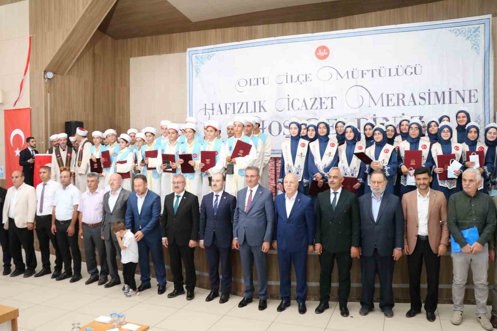 Oltu'da 54 Hafız İcazet Belgesi Aldı: Duygu Dolu Anlar Yaşandı