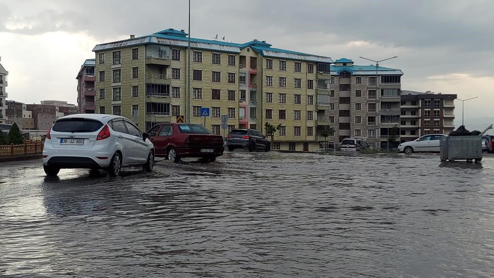 Erzurum ve Ardahan'da Kuvvetli Yağış Bekleniyor