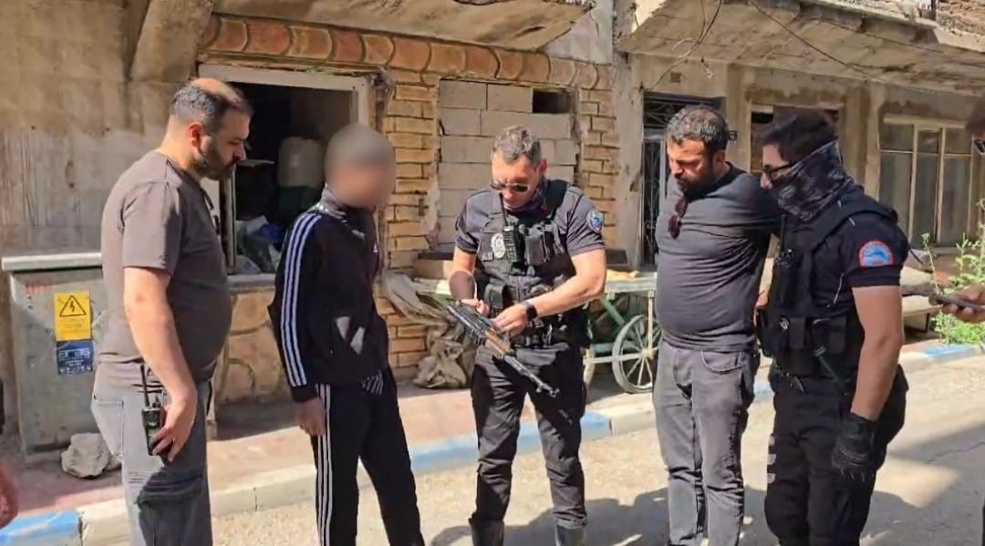 Erzurum'da Korku Dolu Anlar: Kar Maskeli Genç Silahı Oyuncak Çıktı