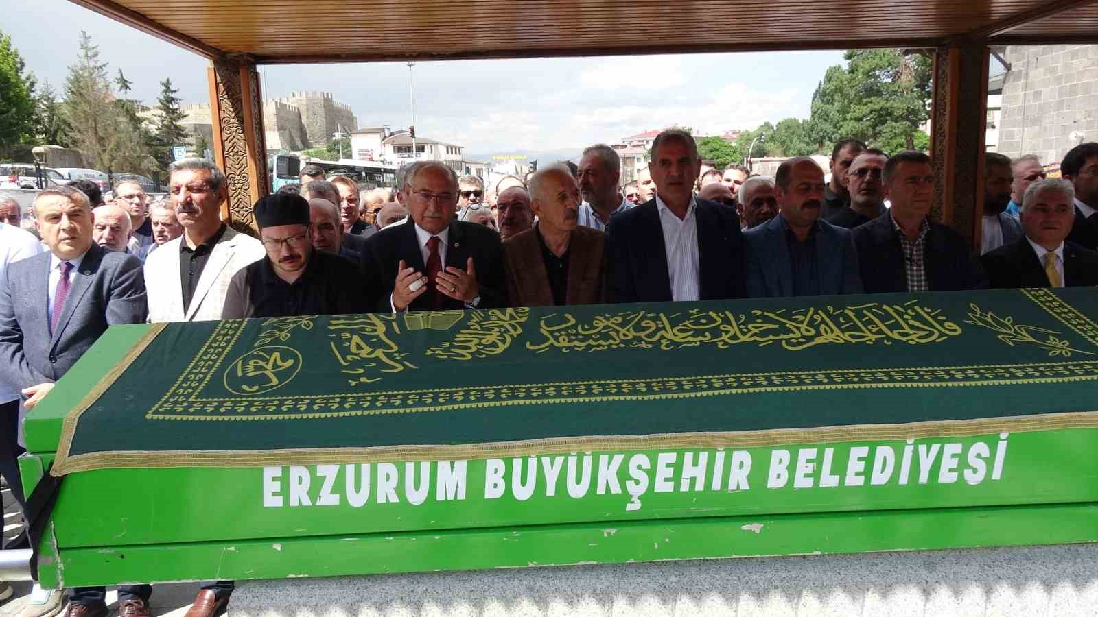 Gazeteci Öztürk Akkök Son Yolculuğuna Dualarla Uğurlandı