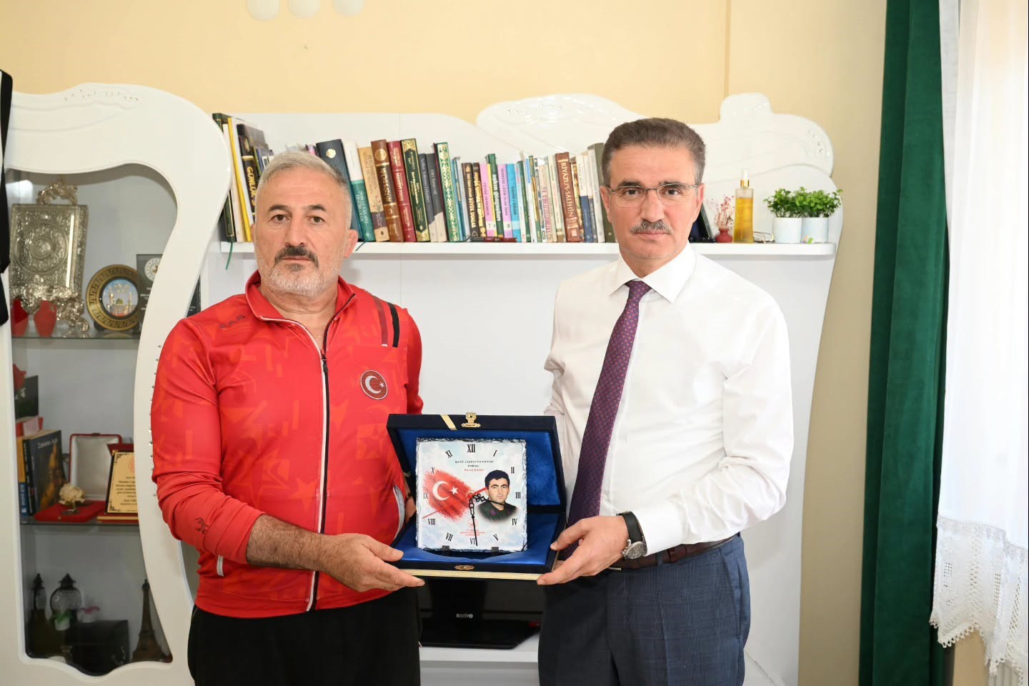Vali Aydın Baruş’tan İspir’de Anlamlı Ziyaret: Şehit Ailesi ve Gaziyle Bir Araya Geldi