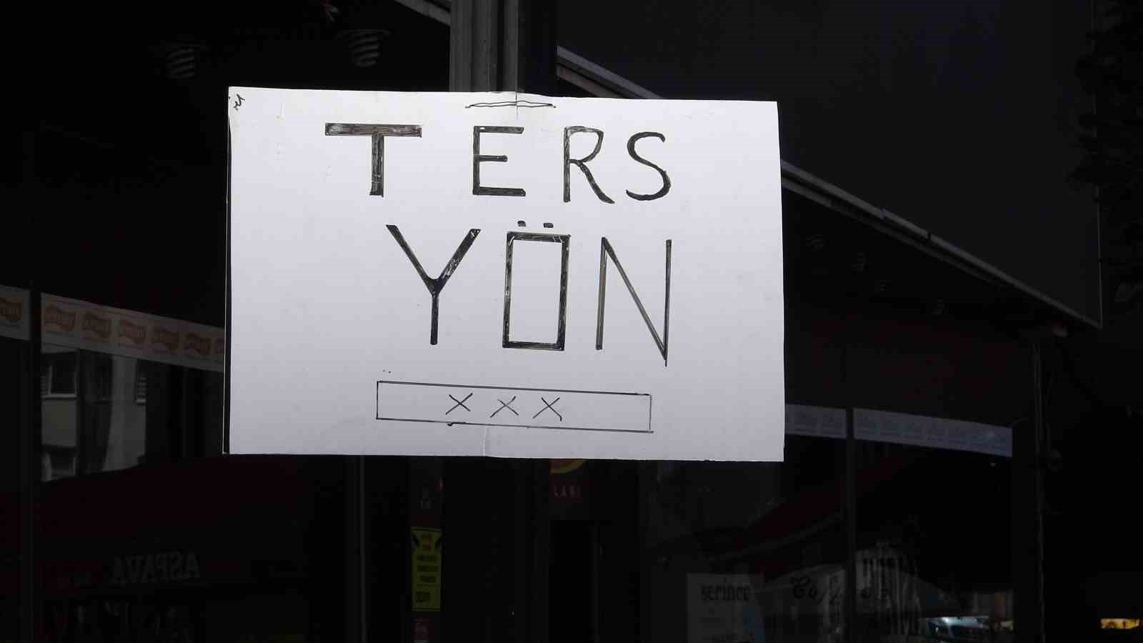 Bağcılar'da Esnaf, Ters Yöne Giren Araçlara Karşı Kendi Çözümünü Üretti