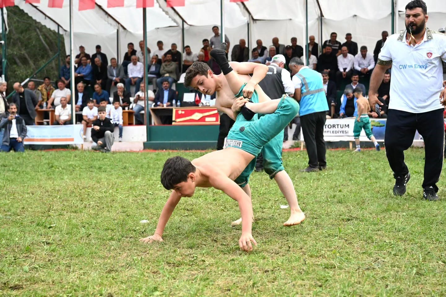 Karakucak Güreş Festivali'nde Heyecan Doruğa Ulaştı