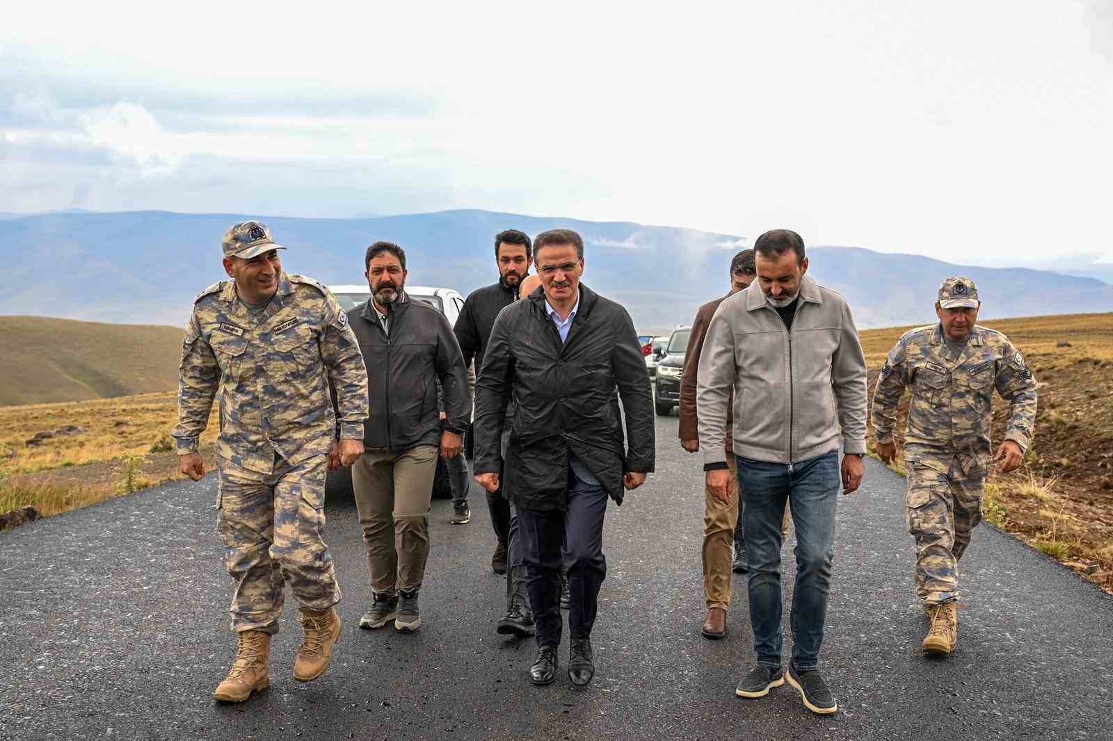 Kargapazarı Dağı'ndaki Hava Radar Mevzi Komutanlığı Yolu Yeniden Yapılıyor