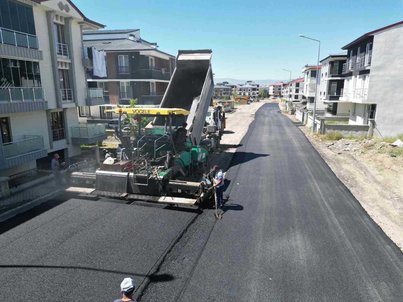 Aziziye'de Asfalt Çalışmaları Hız Kesmiyor