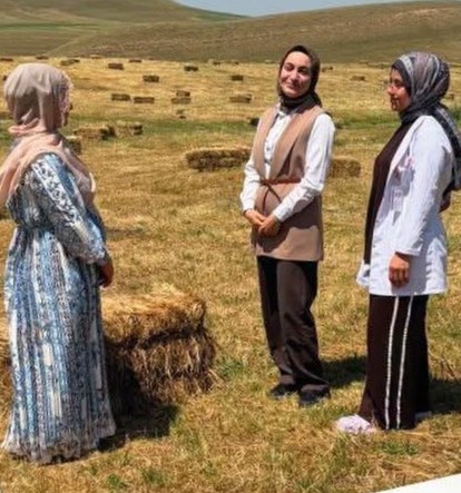 Erzurum'un Can Ebeleri, Annelerin Yanında