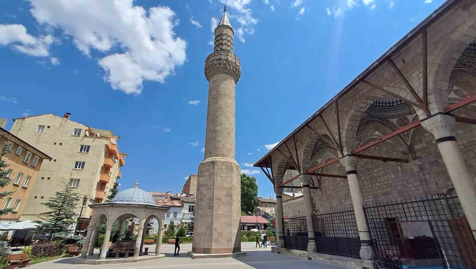 Murat Paşa Camii'nin Minaresi: Tarihin İzleri ve Efsaneler