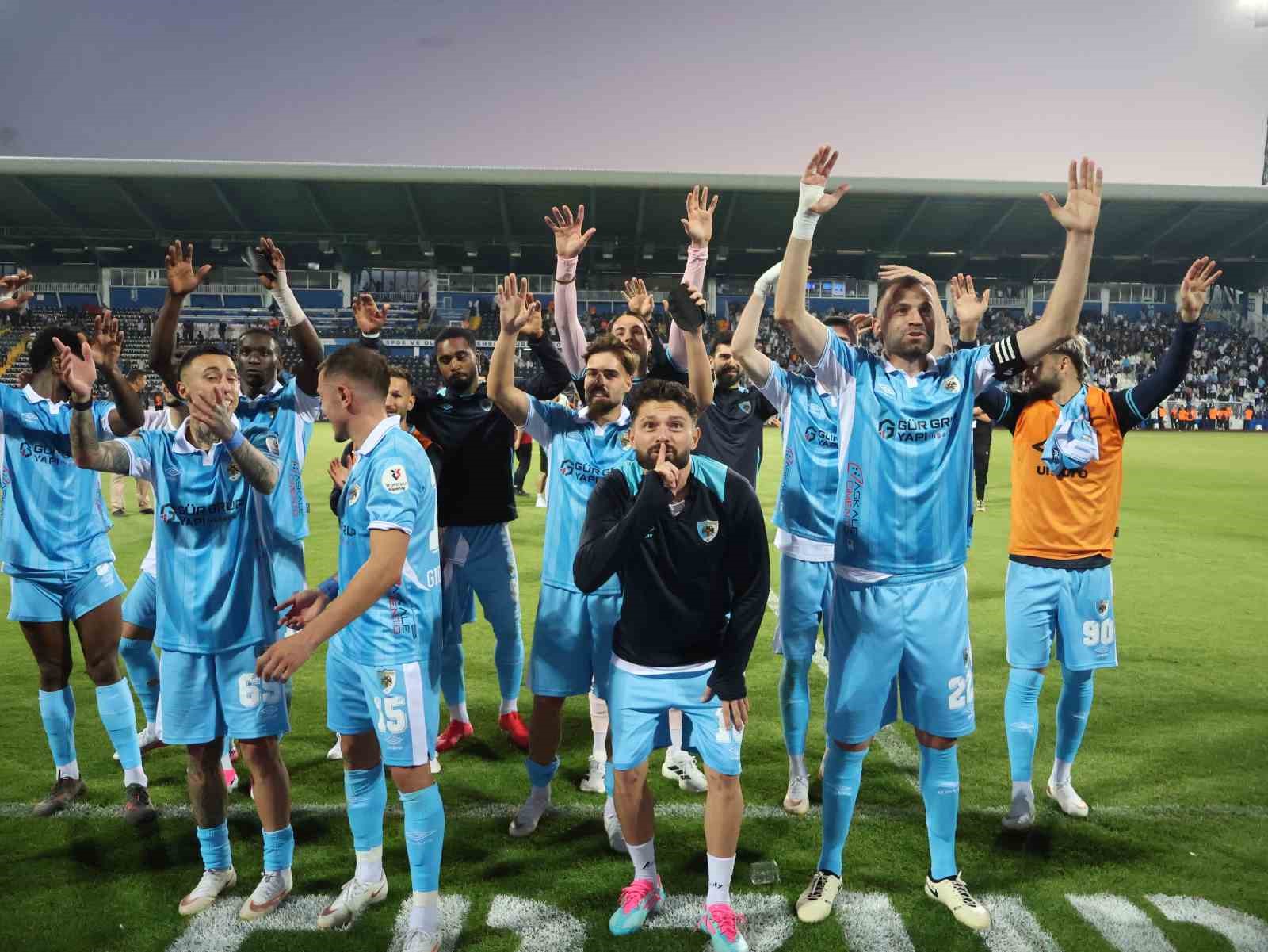 Erzurumspor FK, Konyaspor'u Tarihi Bir Galibiyetle Geçti!