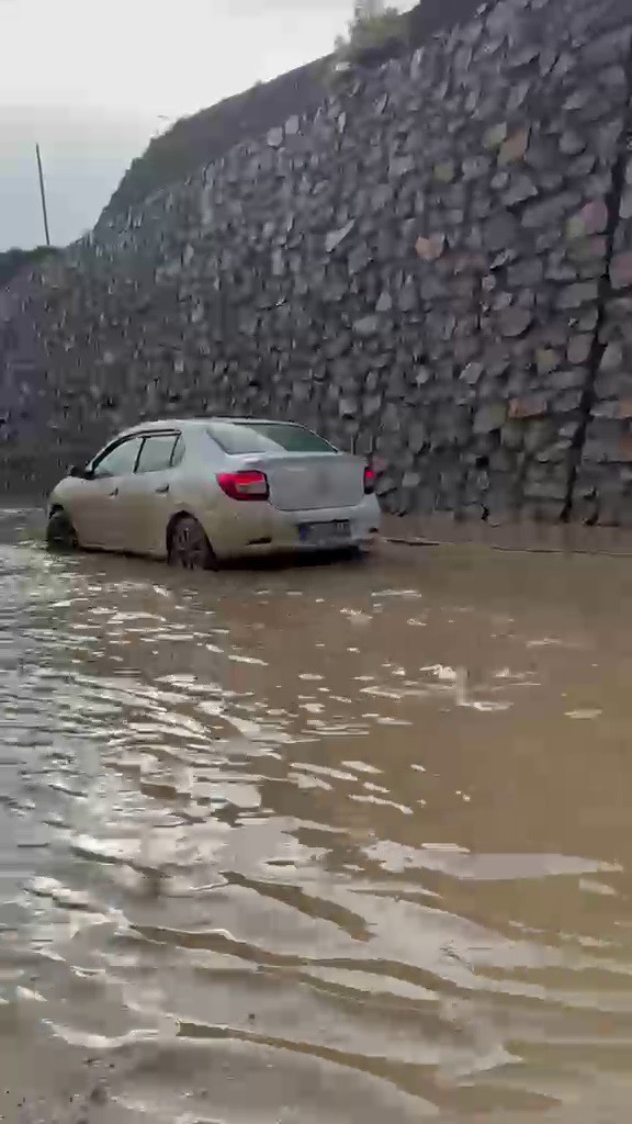 Bağcılar'da Şiddetli Yağışlar Sel Felaketi Yarattı