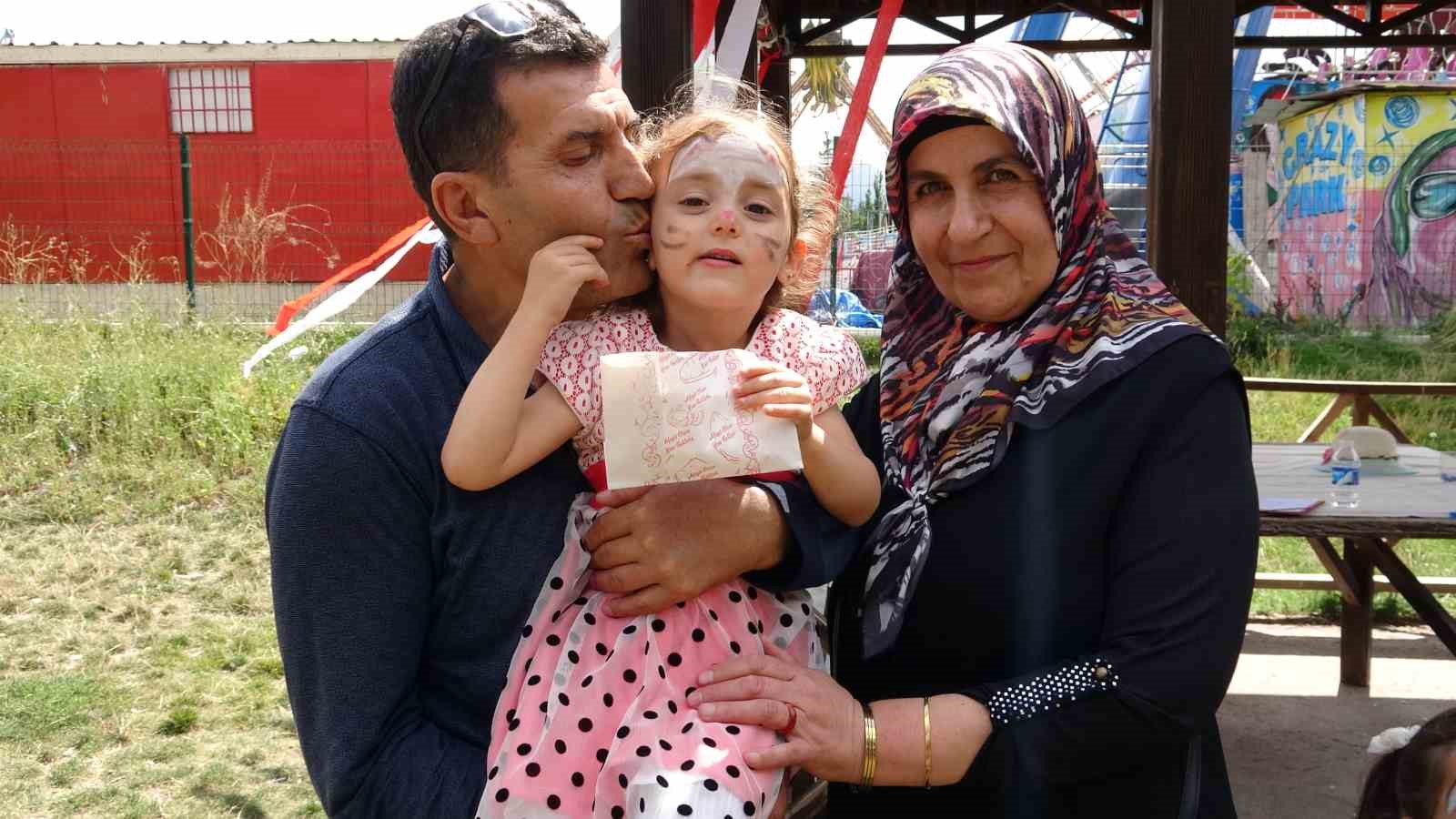 30 Yıl Süren Çocuk Özlemi, Ecrin Su ile Son Buldu