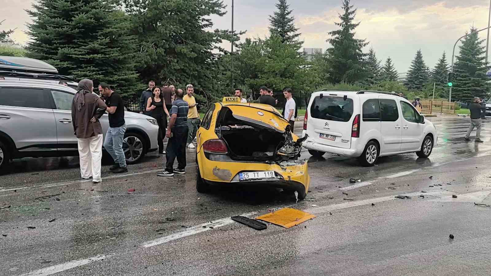 Erzurum'da Ağustos Ayında 213 Trafik Kazası: 4 Kayıp, 384 Yaralı