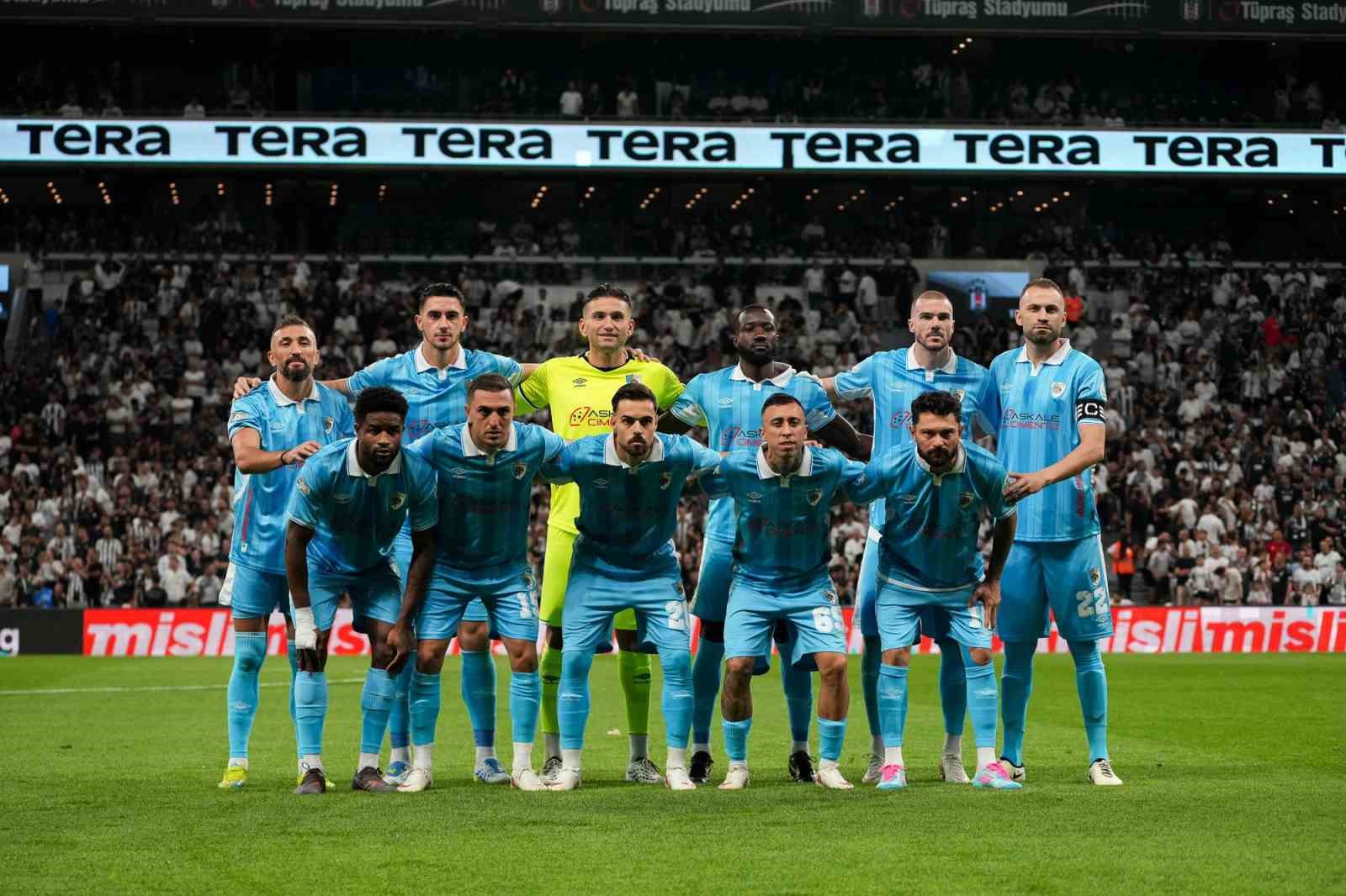 Erzurumspor FK, Beşiktaş'a karşı ağır bir yenilgi aldı