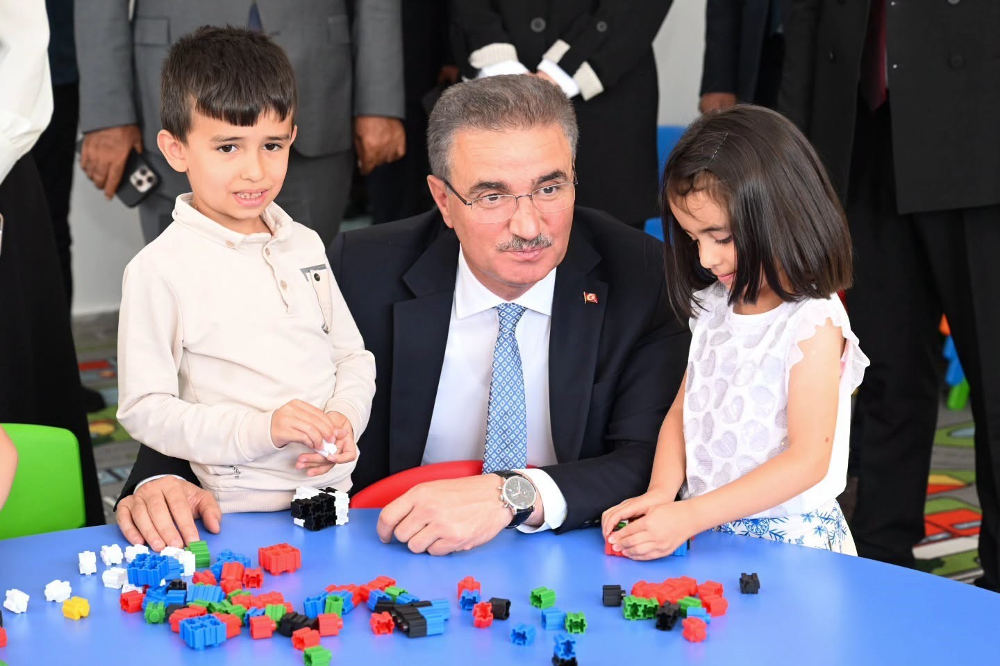 Vali Baruş'un Aziziye Ziyareti: Sosyal Yardımlaşma ve Kahramanlar Vurgusu