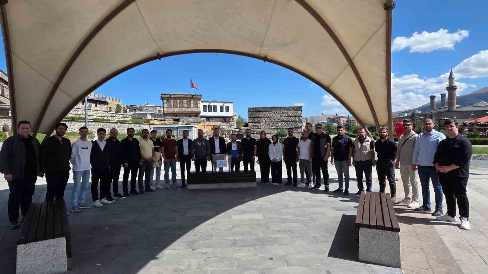 AK Parti Gençlik Kolları 12 Eylül'ü Anarak Millî İrade Vurgusu Yaptı