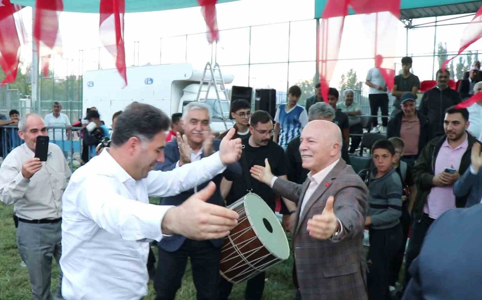 Başkan Sekmen, Davul-Zurna Eşliğinde Er Meydanında Coştu