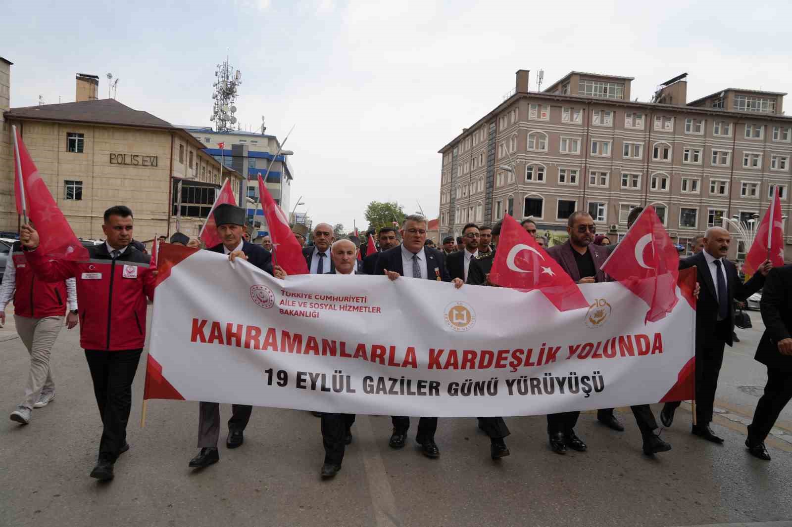 Gaziler Günü'nde Erzurum'da Coşkulu Kortej Yürüyüşü