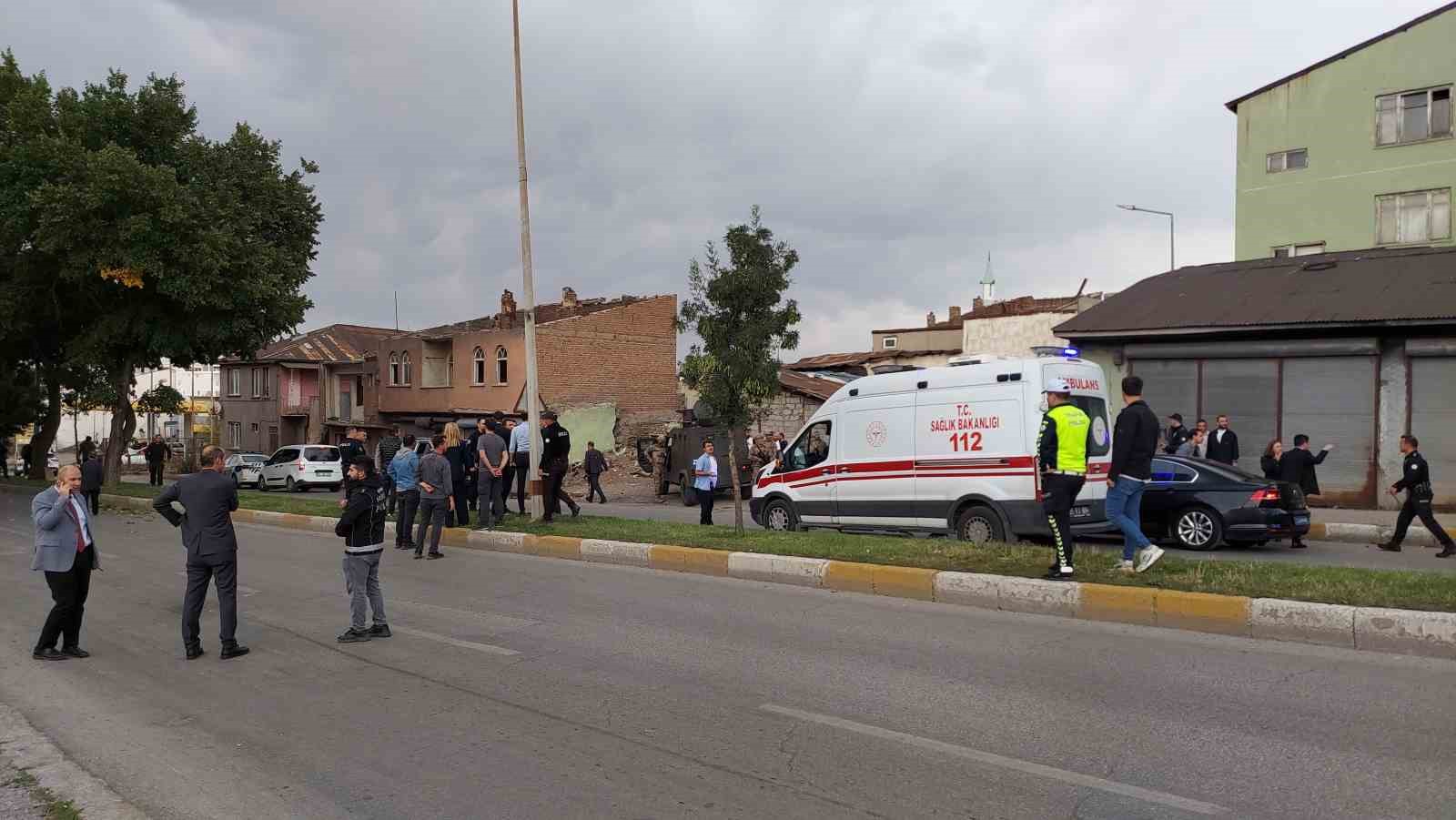İki Aile Arasında Silahlı Çatışma: 12 Yaralı, 1'i Polis