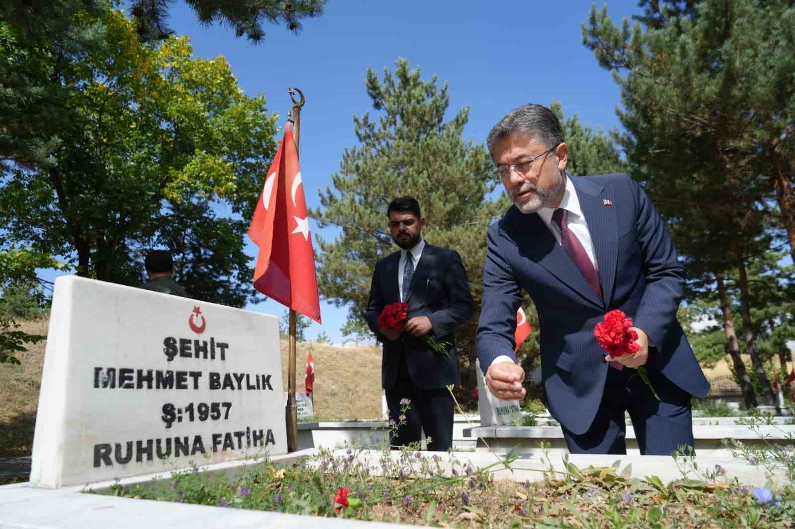 Gaziler Günü'nde Anma Töreni: Bakan Yumaklı Erzurum'da Şehitleri Unutmadı