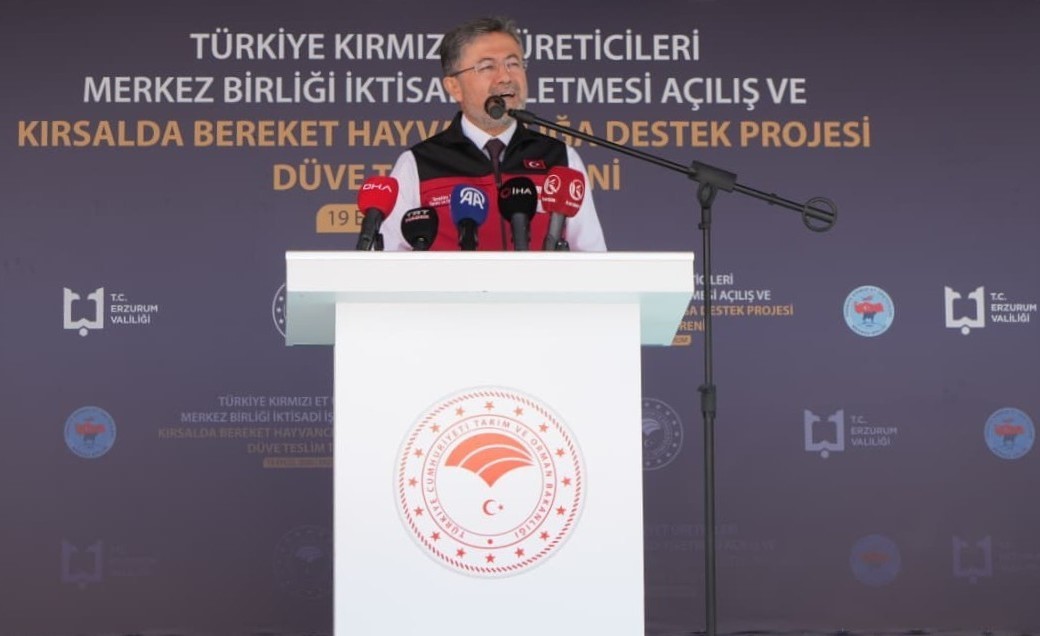Bakan Yumaklı'dan Müjde: Hayvan Aşısı ve Kimliklendirme Ücretleri Tarih Oluyor
