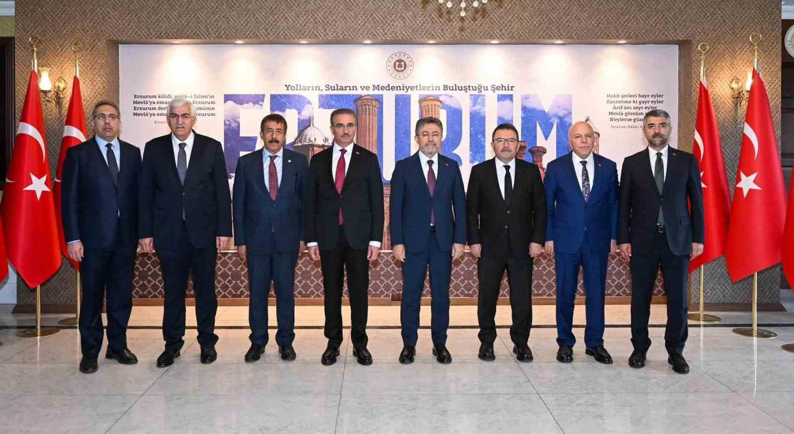 Bakan Yumaklı, Erzurum'da Valilik ve Büyükşehir Belediyesi'ni Ziyaret Etti