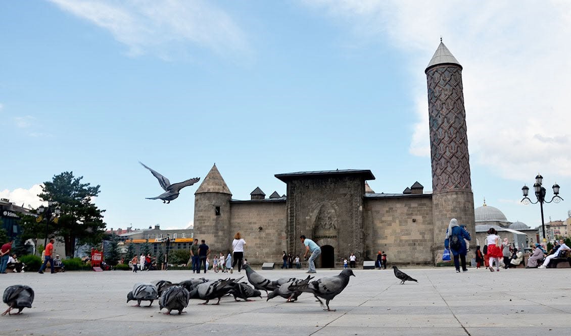 Bağcılar'da Gökgürültülü Sağanak Yağış Uyarısı: Dikkatli Olun!