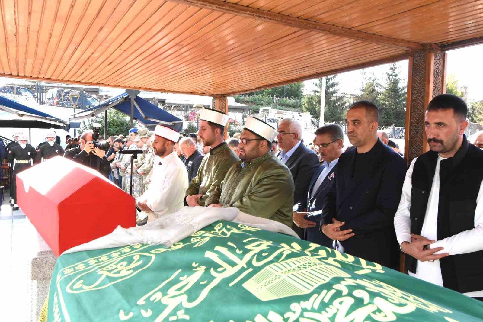 Erzurum’da Çifte Hüzün: Genç Akademisyen ve Kahraman Gazi Son Yolculuğuna Uğurlandı