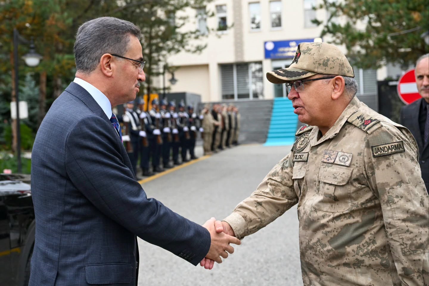 Vali Baruş, Tümgeneral Cengiz Yıldız'ı Ziyaret Etti