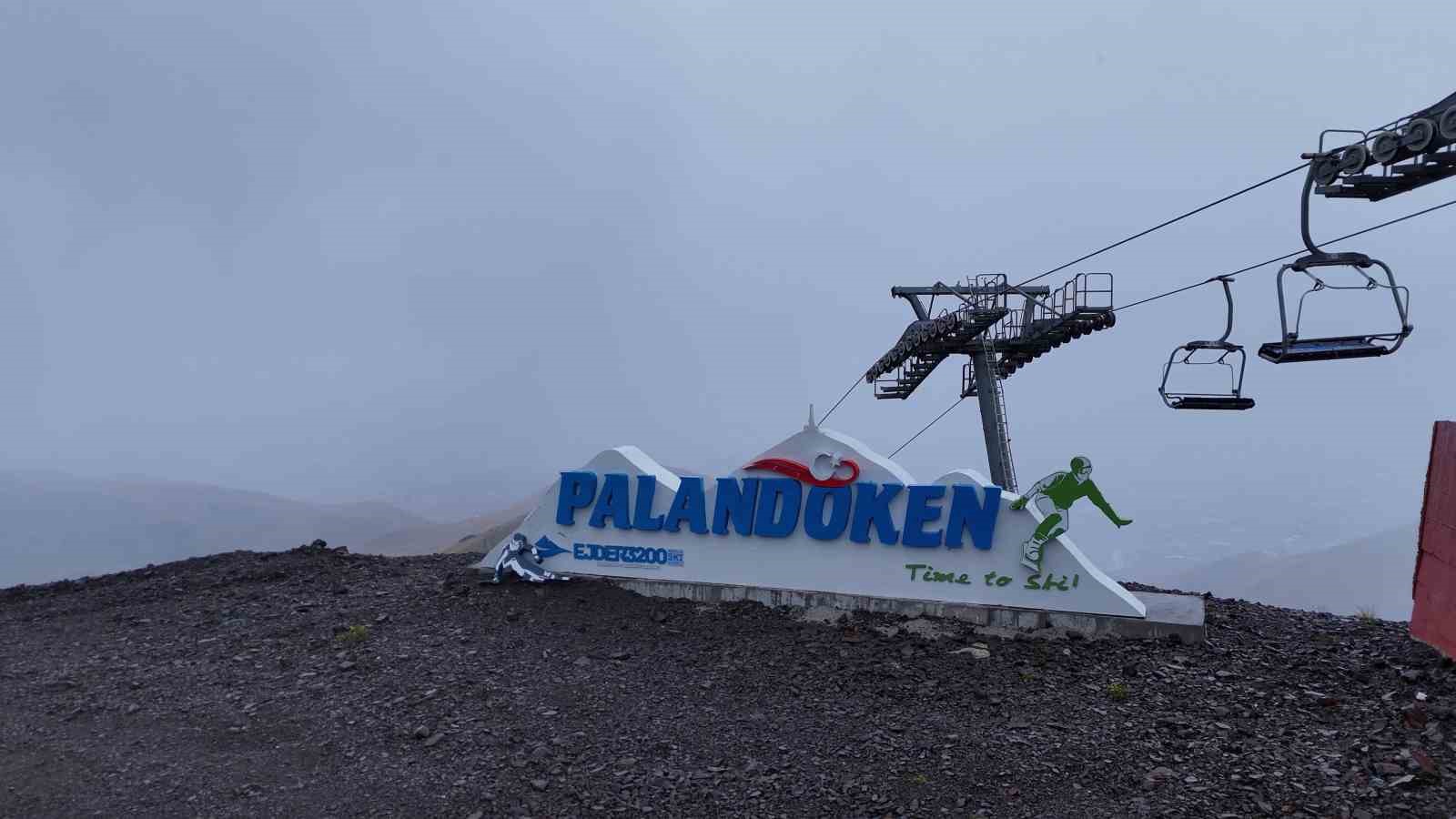 Palandöken Kayak Merkezi'nde Kar Yağışı Devam Ediyor