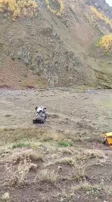 Palandöken Geçidi'nde Tır Uçuruma Yuvarlandı: 1 Ölü