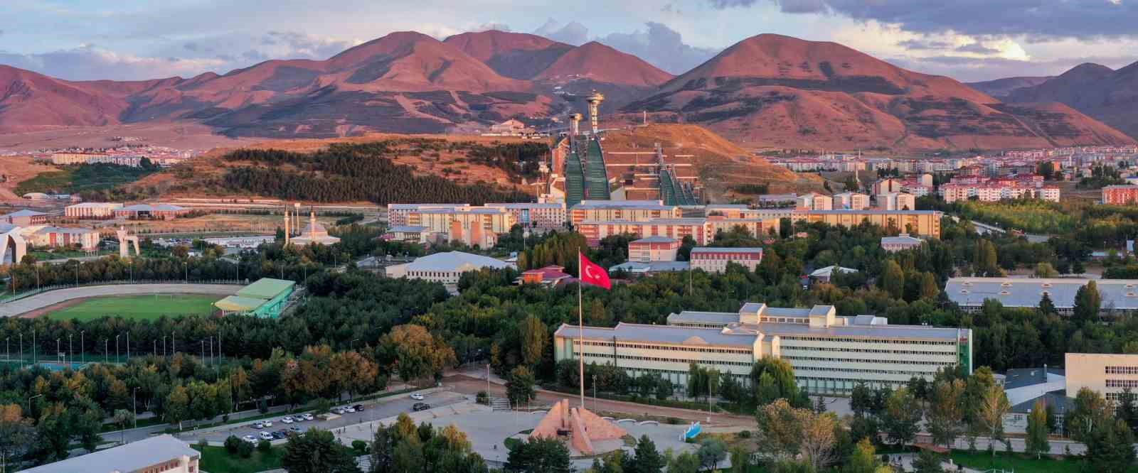 Atatürk Üniversitesi'nden Bilim Dünyasına İki Katlı Başarı: 14 Araştırmacı Global Listelerde Yer Aldı