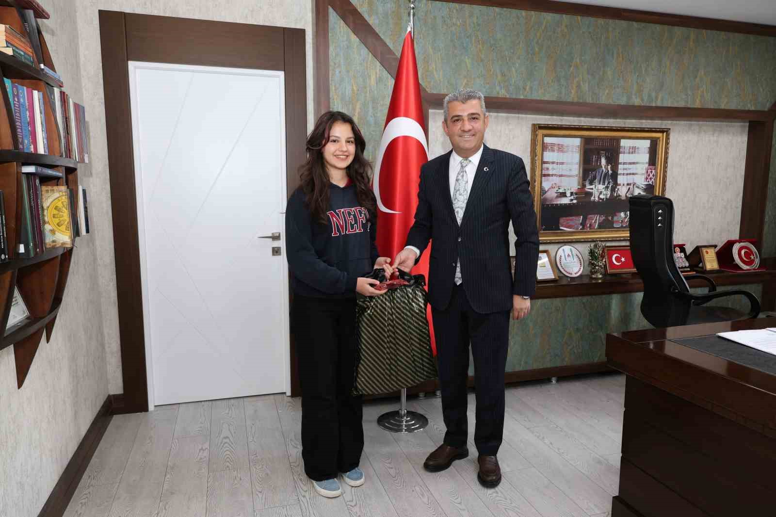 Genç Zihinlerden Dünya Üçüncülüğü: Yağmur Şakar'dan Örnek Başarı