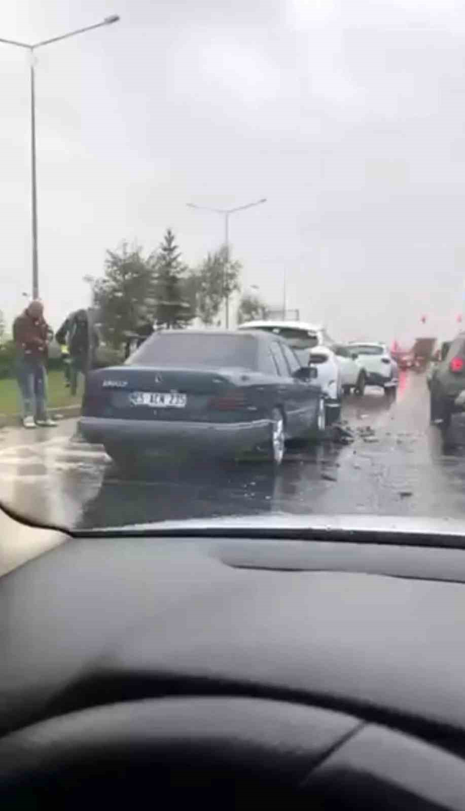 Yağmur, Erzurum'da Trafik Kaosuna Yol Açtı!