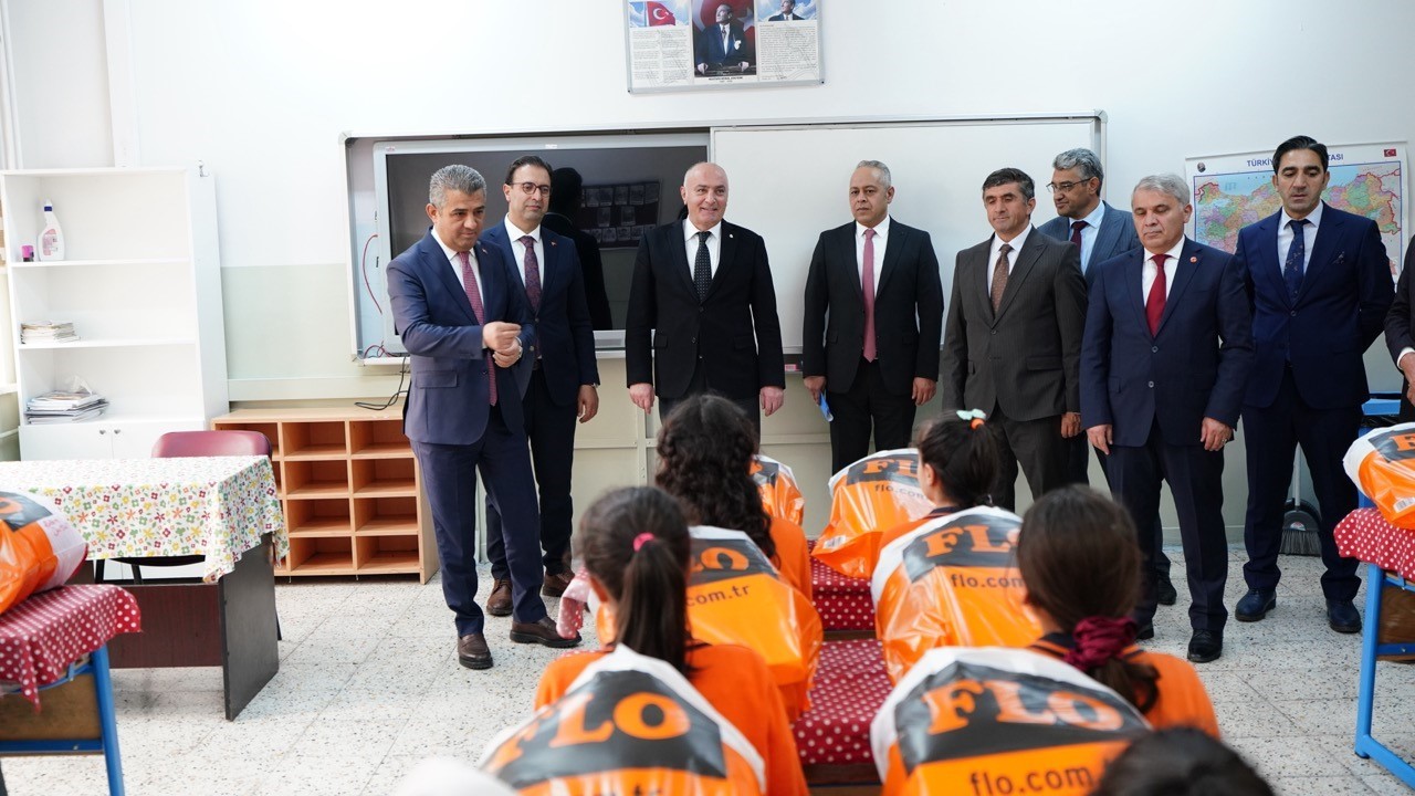 Çocuklara Kış Hazırlığı: 250 Öğrenciye Bot ve Mont Desteği