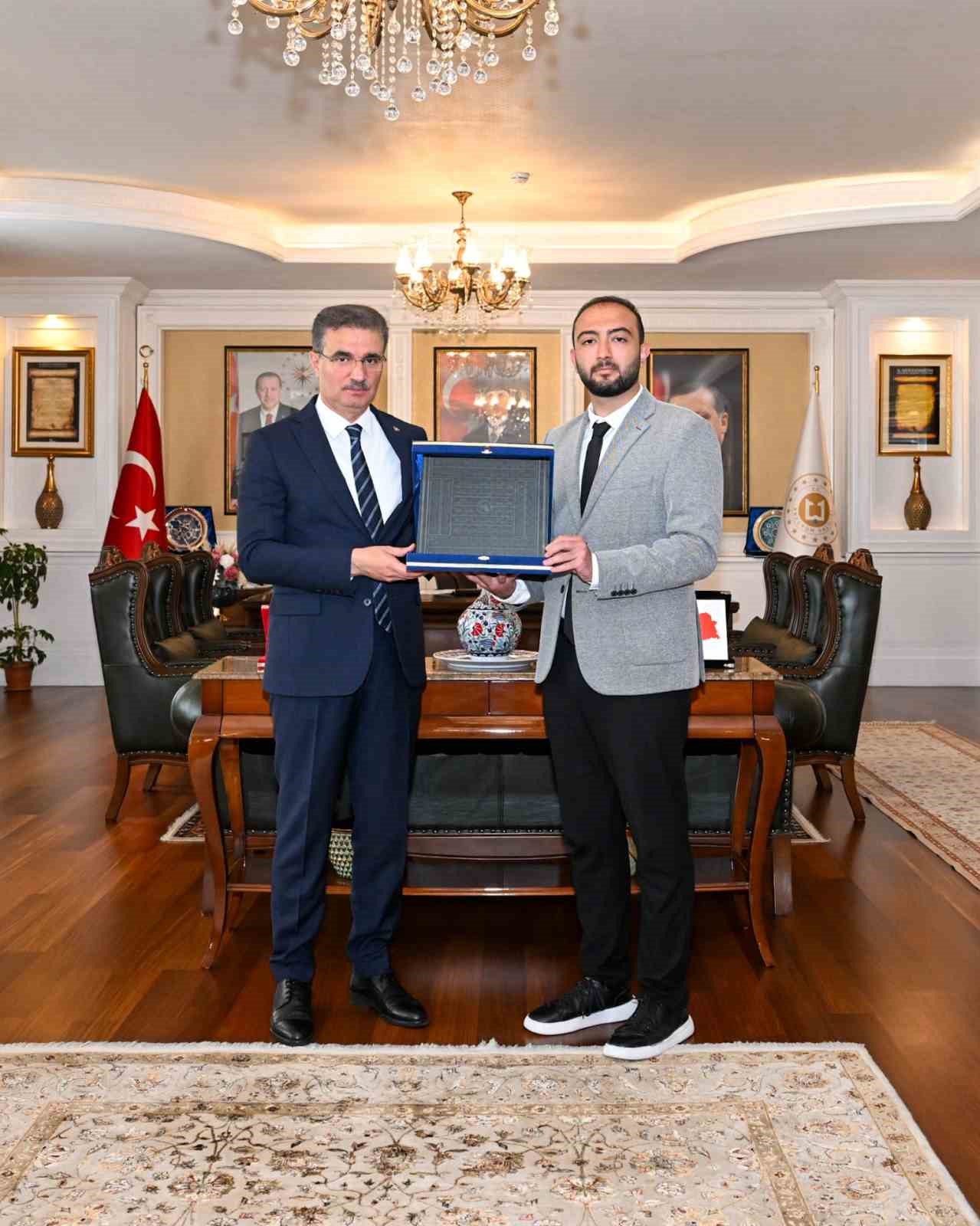 Genç Ahi, Vali Baruş’a Anlamlı Ziyarette Bulundu
