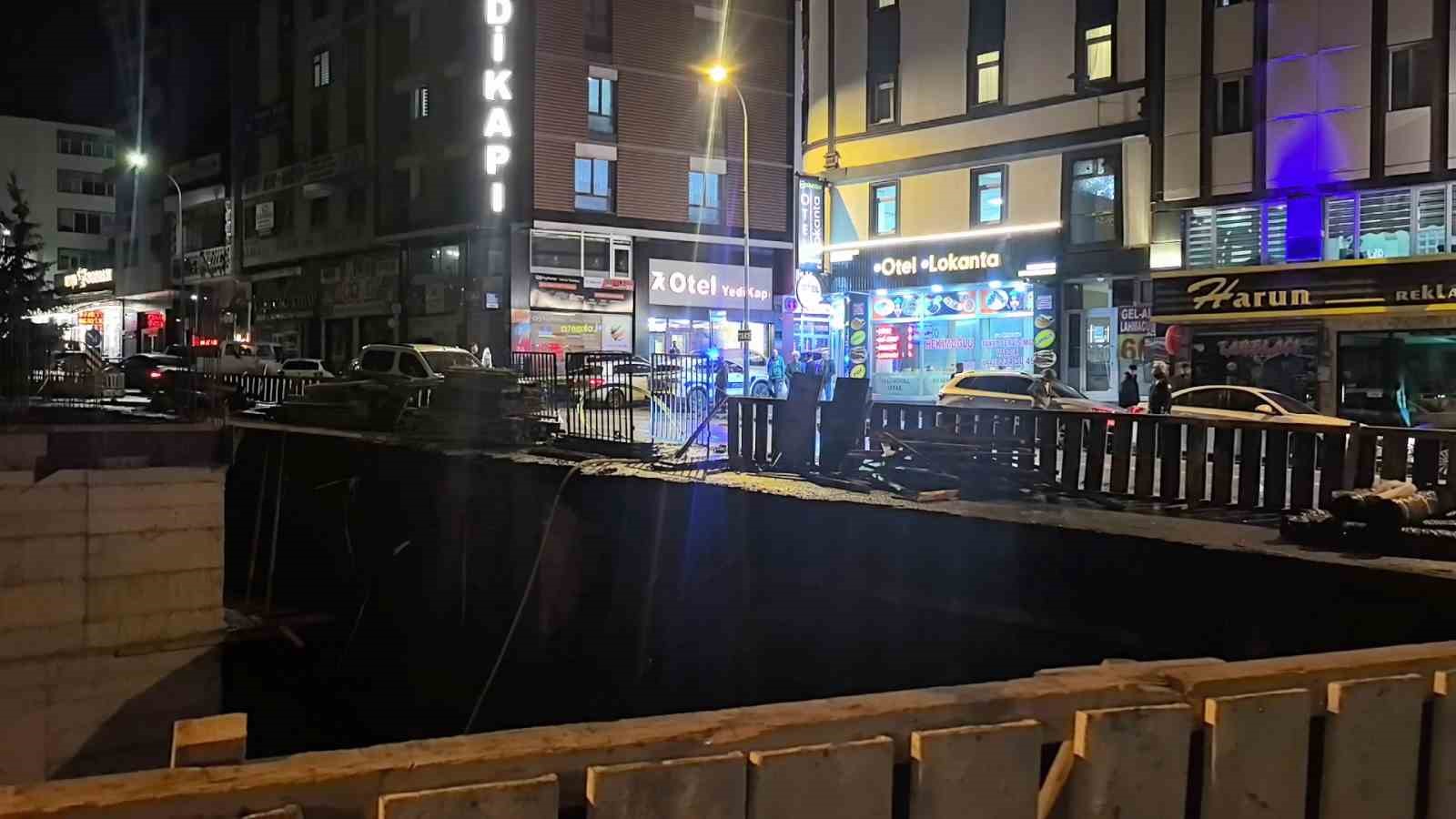 Erzurum'da Şiddetli Yağış Sonrası İnşaat Alanında Çökme: Cadde Trafiğe Kapandı