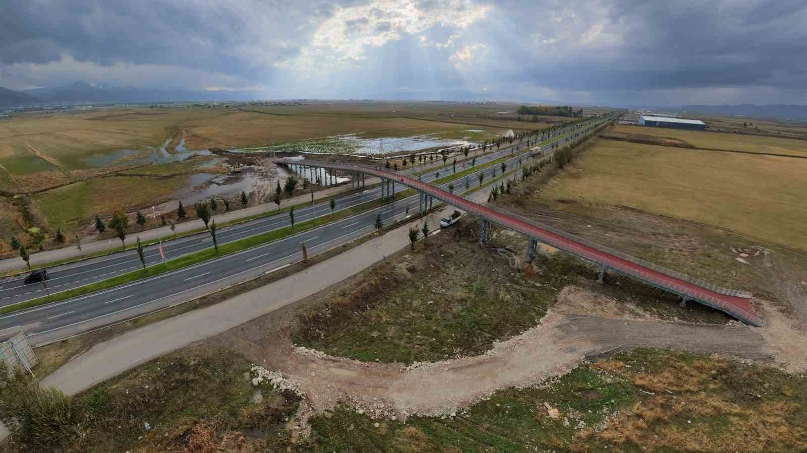 Erzurum'da Hayvanlar İçin Güvenli Geçiş Sağlayan Ekolojik Köprü Tamamlandı