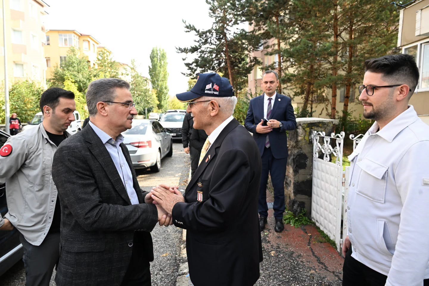 Vali Baruş'tan Şehit Ailesi ve Gaziye Sıcak Ziyaret