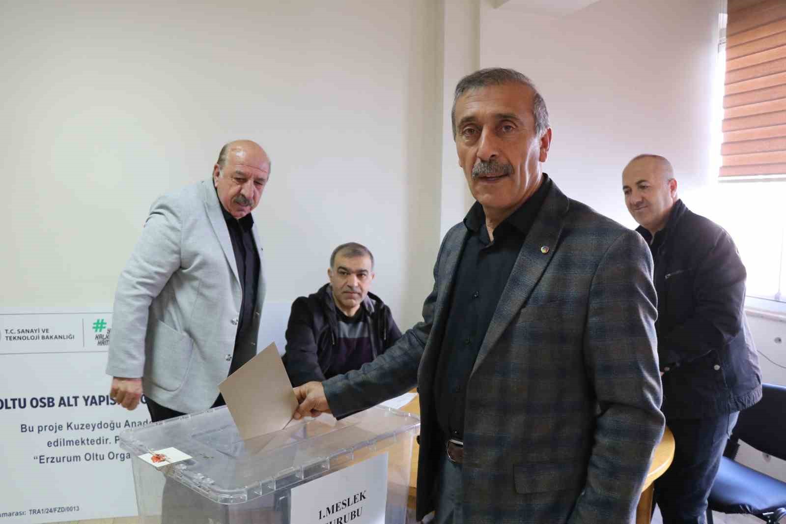 Oltu Ticaret ve Sanayi Odası'nda Baki Karaca yeniden başkan