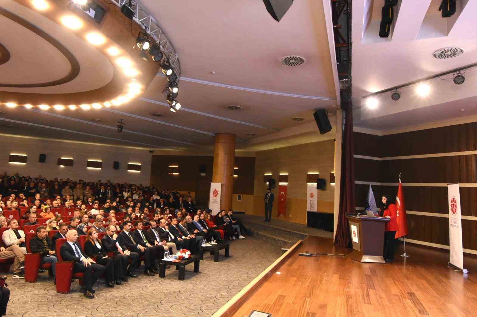 Erzurum'da İletişim Yüzyılı Eğitim Programı Başladı