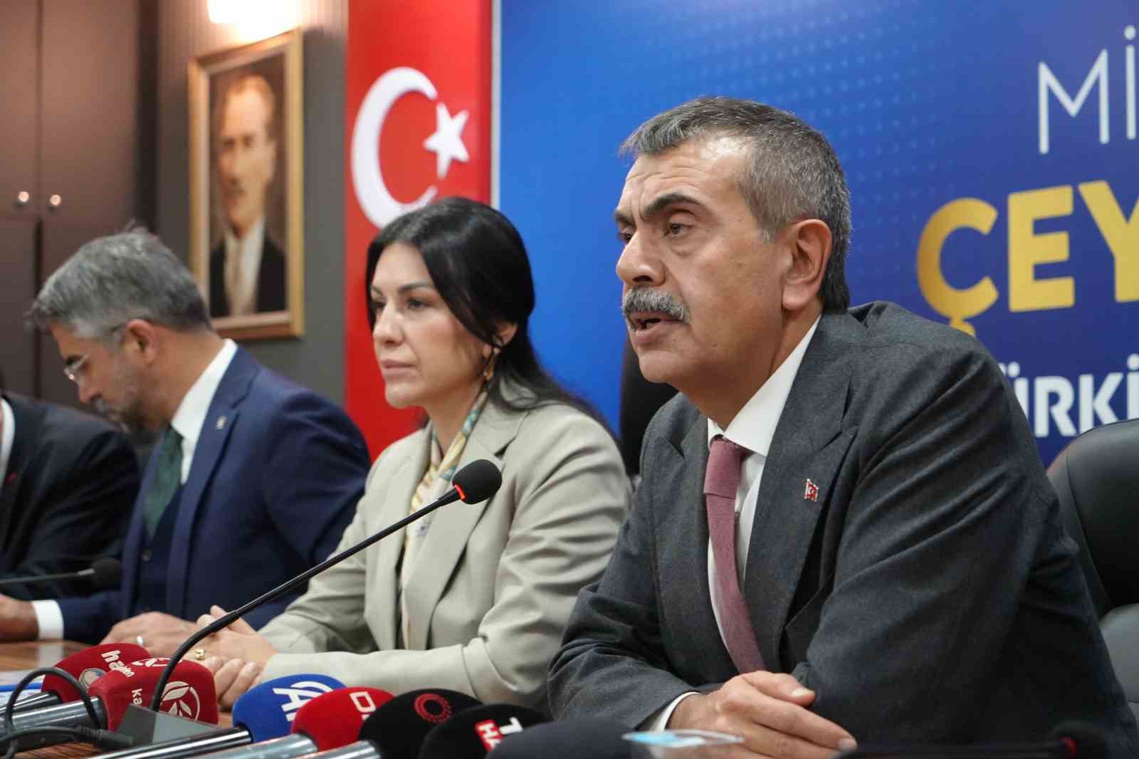 Bakan Tekin: "Muhalefet, sahtekarlara sahip çıkıyor"