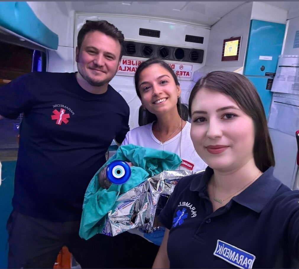 Ambulans yolculuğunda yeni bir hayata merhaba dedi