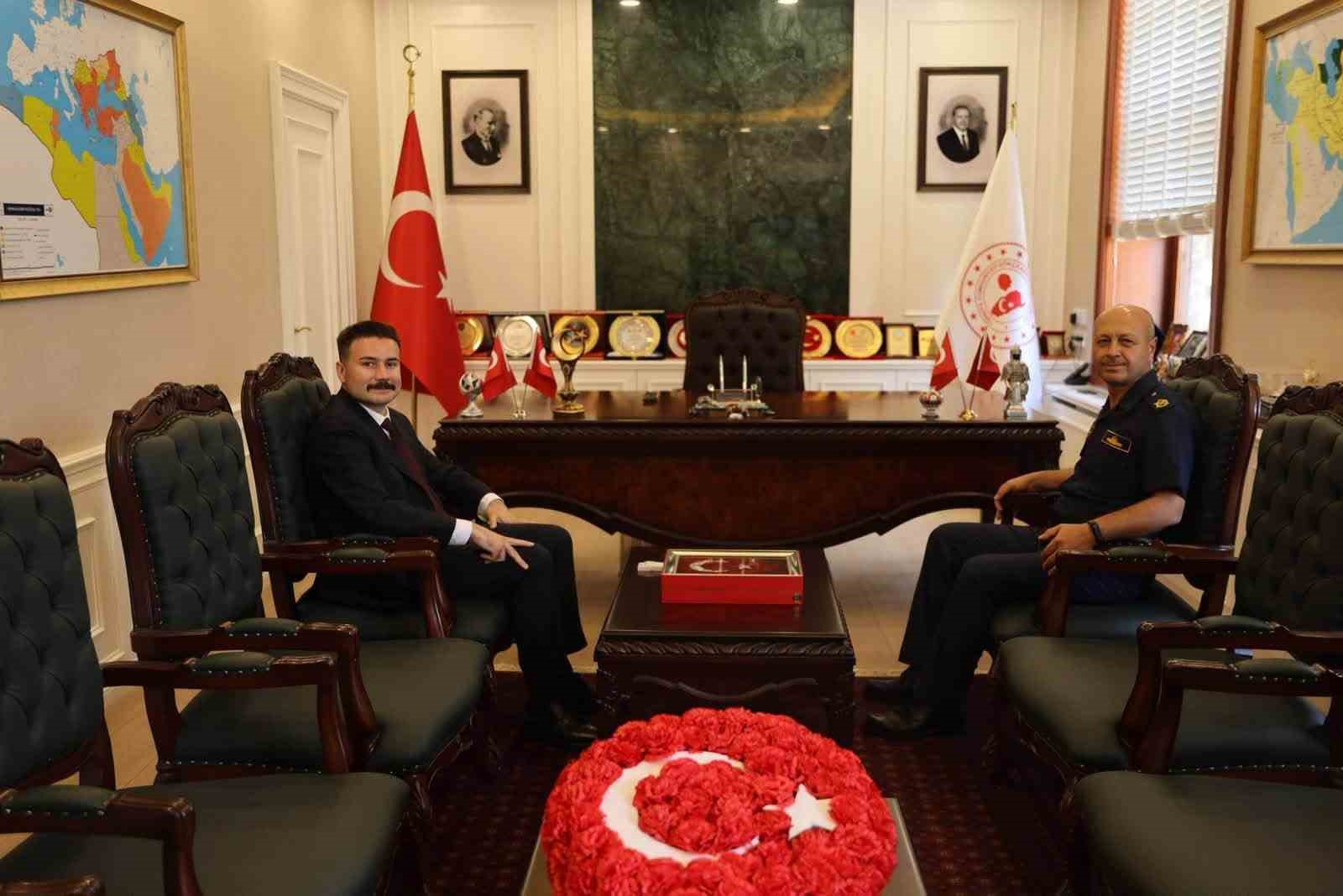 Gökçeada'nın Geleceği İçin Önemli Buluşma: Komutan ve Kaymakam Bir Arada