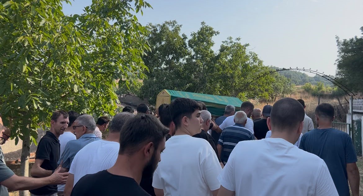 Esenyurt'ta Düşen Genç, Biga'da Son Yolculuğuna Uğurlandı