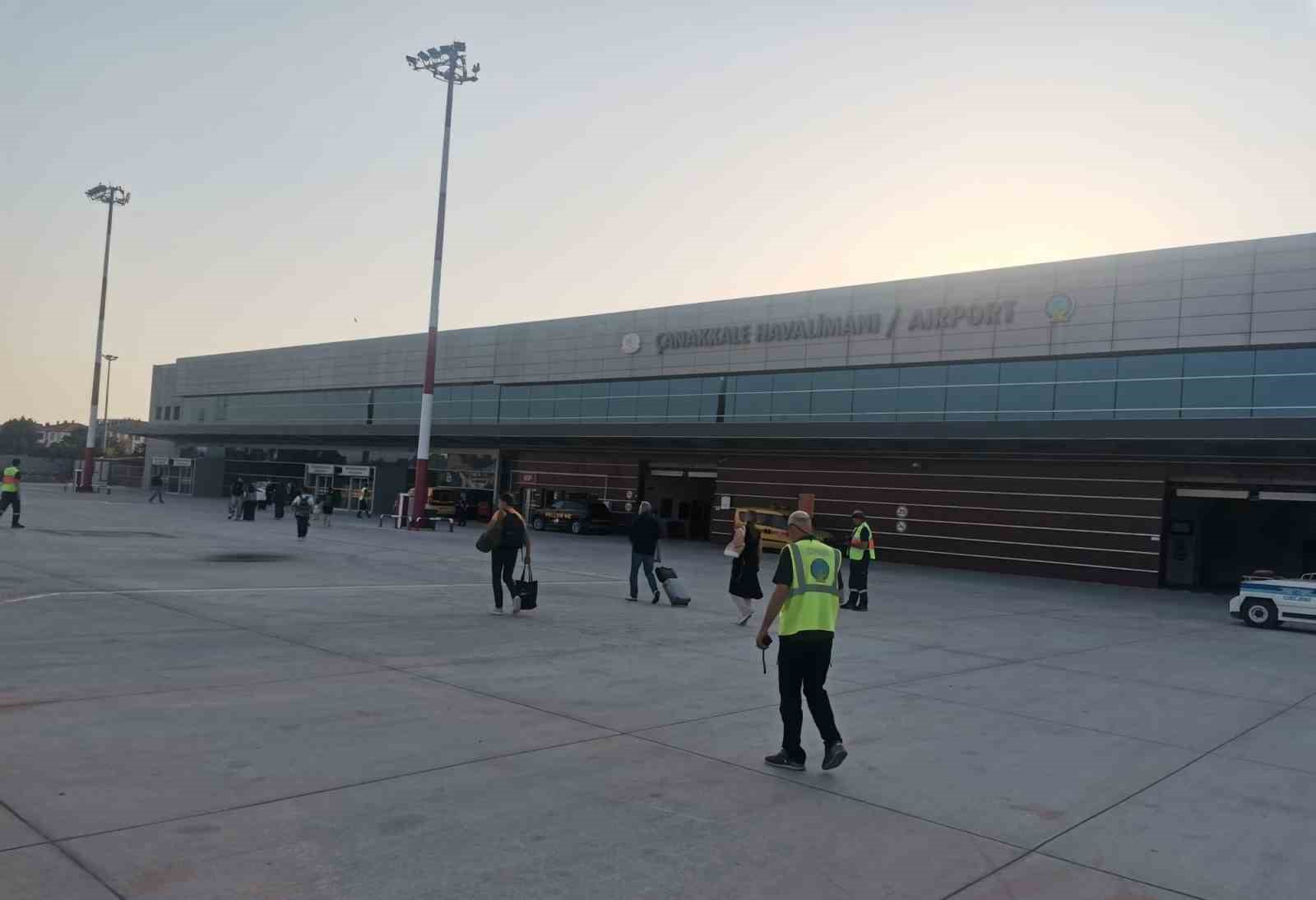 Brüksel'den Çanakkale'ye İniş Yapan Uçakta Yolcular Güvenle Ağırlanıyor